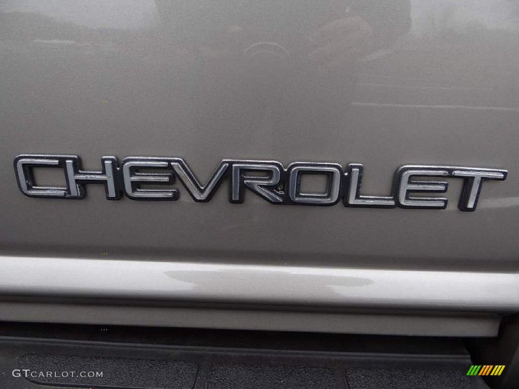 2001 Chevrolet S10 LS Extended Cab Marks and Logos Photo #91244656