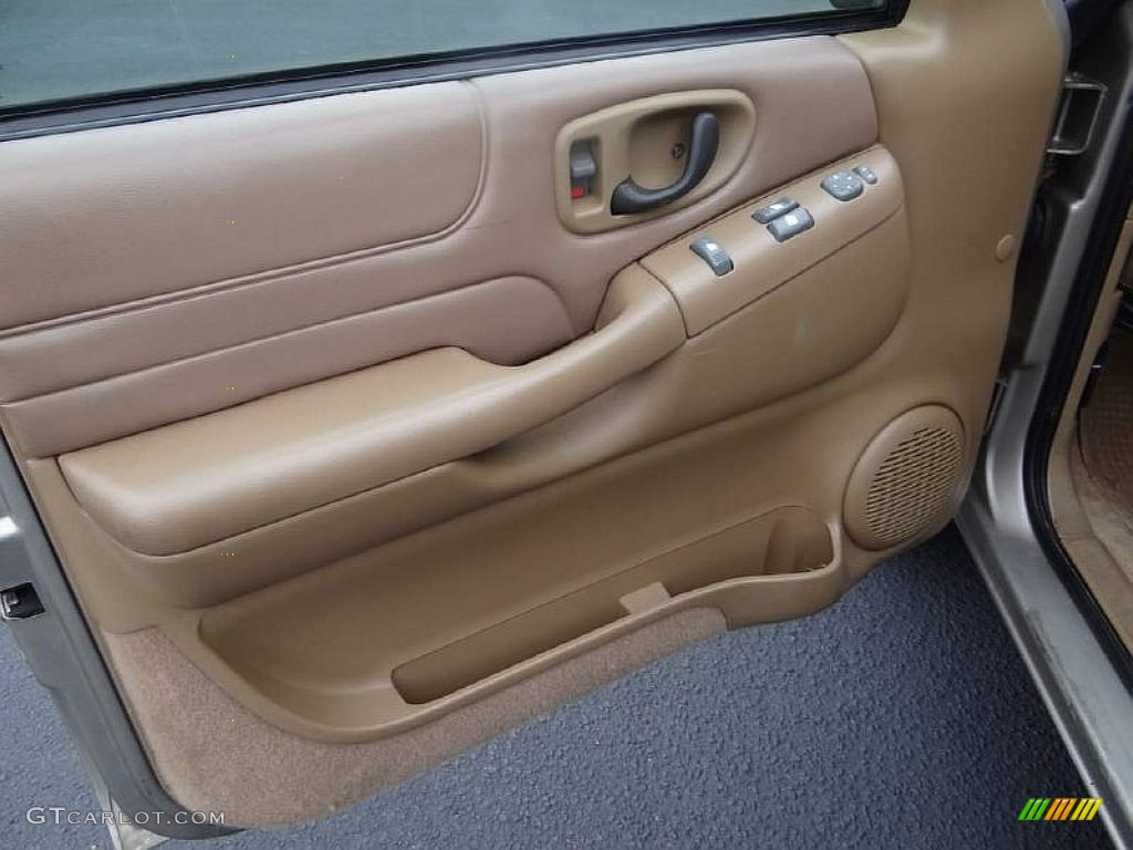 2001 Chevrolet S10 LS Extended Cab Medium Beige Door Panel Photo #91244698
