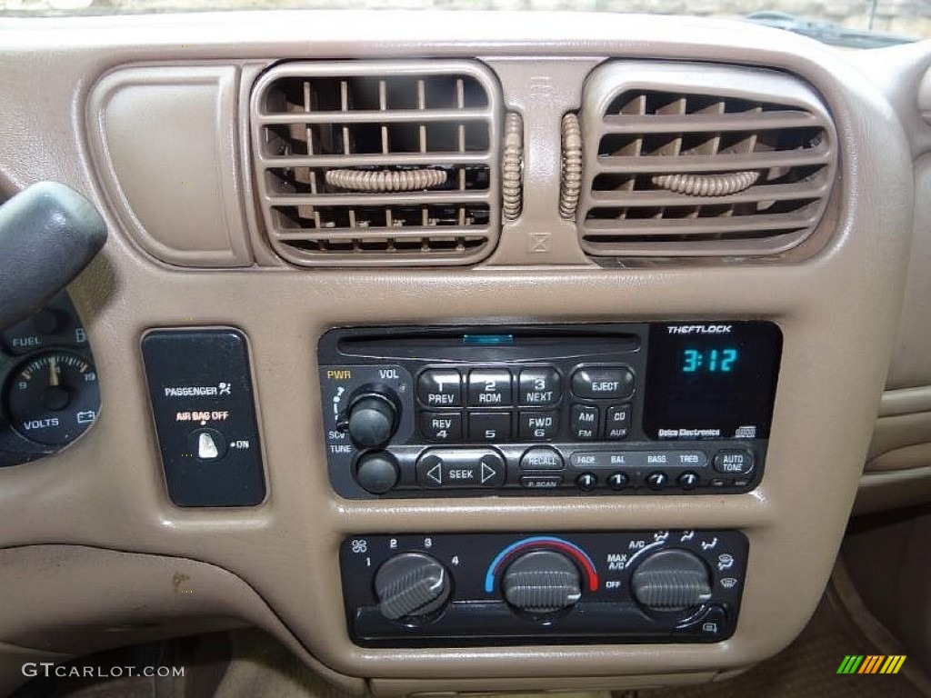 2001 Chevrolet S10 LS Extended Cab Controls Photo #91244830