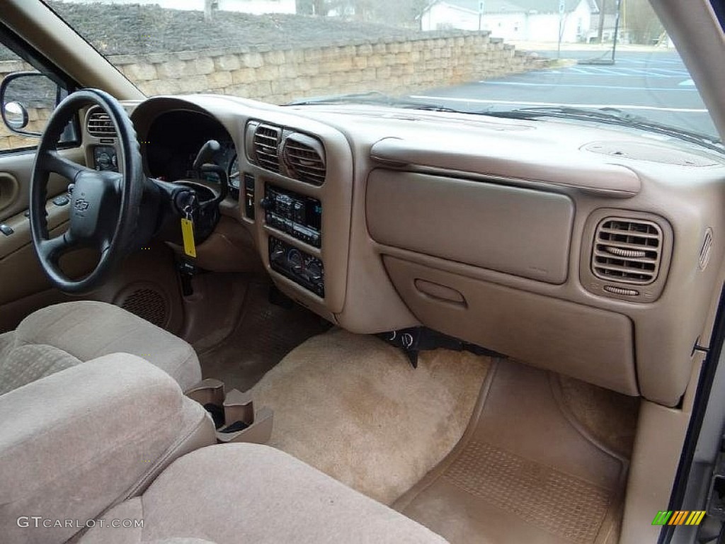 2001 Chevrolet S10 LS Extended Cab Medium Beige Dashboard Photo #91245121