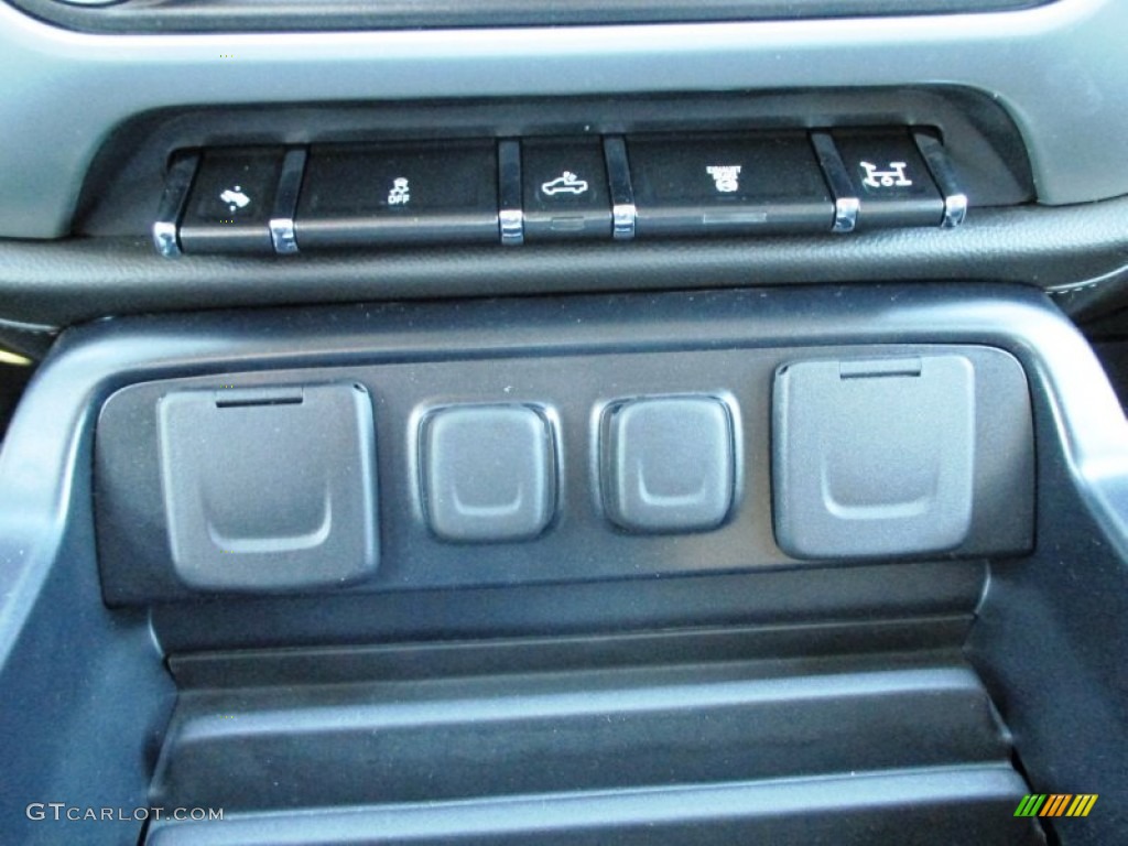2015 GMC Sierra 3500HD SLE Crew Cab 4x4 Dual Rear Wheel Chassis Controls Photo #91247830