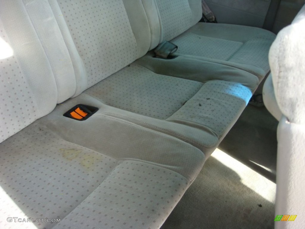2003 EuroVan GLS - Arctic White / Gray photo #16