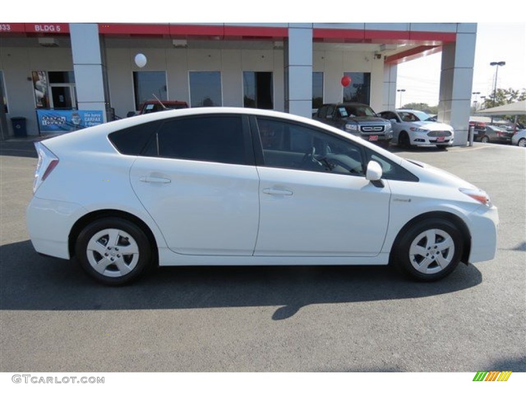 2010 Prius Hybrid V - Blizzard White Pearl / Dark Gray photo #8