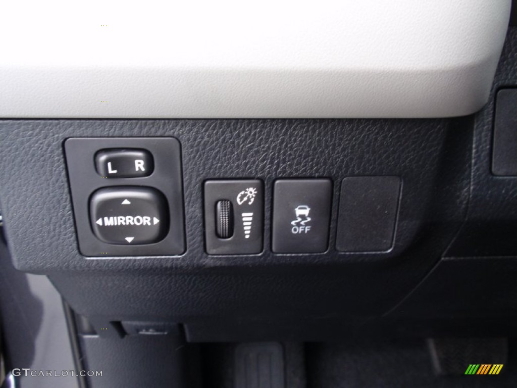 2014 Toyota RAV4 LE Controls Photo #91252879