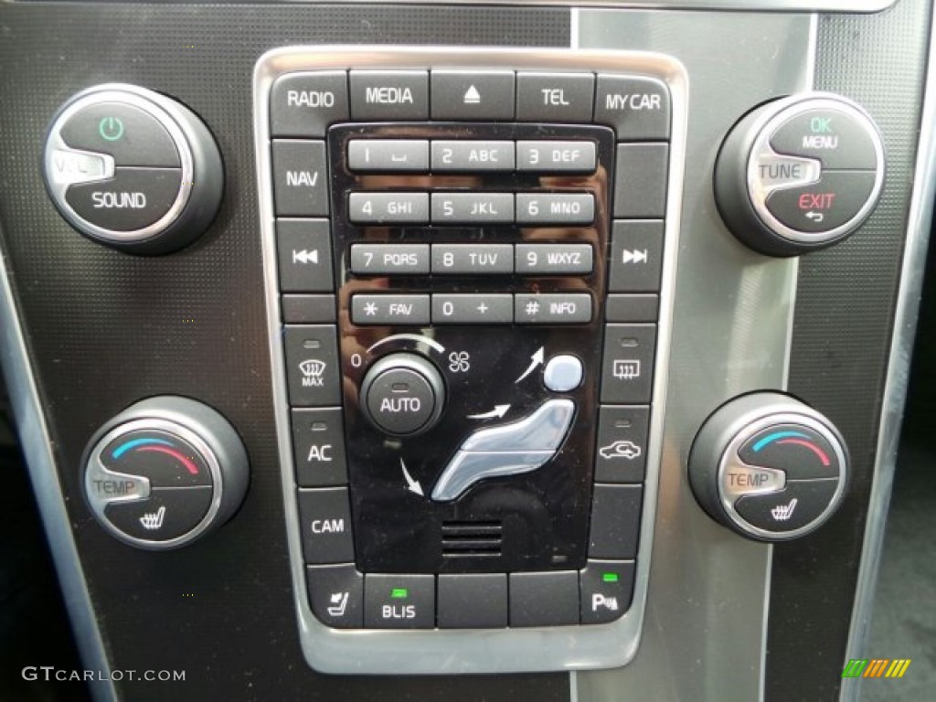 2015 Volvo XC60 T6 AWD R-Design Controls Photo #91274629