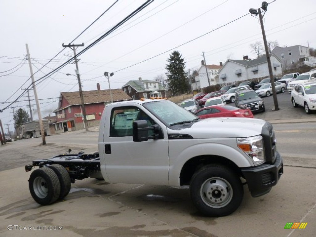 2014 F350 Super Duty XL Regular Cab Dually Chassis - Oxford White / Steel photo #4