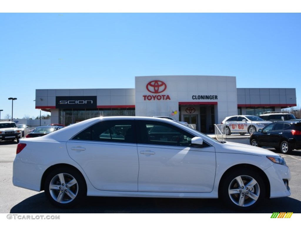 2014 Camry SE - Super White / Black photo #2