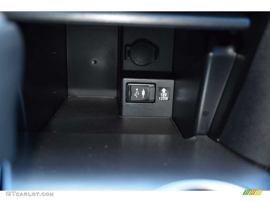 2014 Camry SE - Super White / Black photo #16