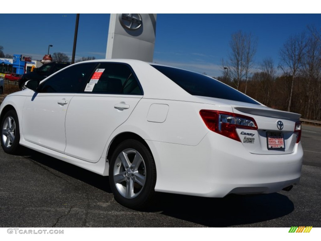 2014 Camry SE - Super White / Black photo #26
