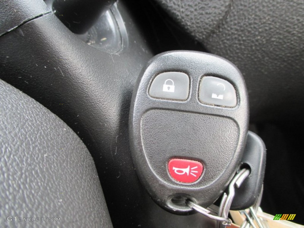 2010 Chevrolet HHR LS Keys Photos