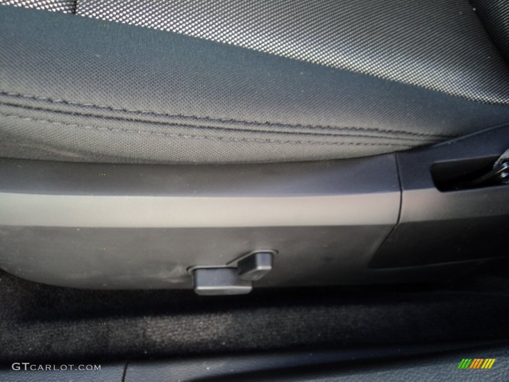 2014 Avenger SXT - Billet Silver Metallic / Black photo #13