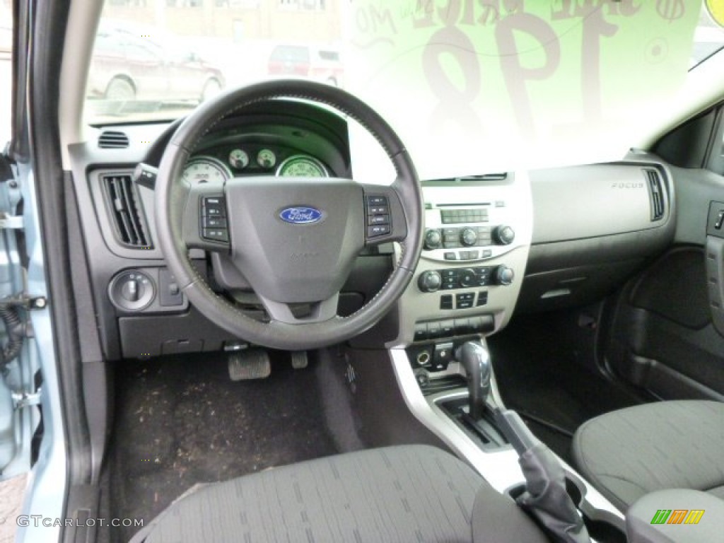 2009 Focus SE Sedan - Light Ice Blue Metallic / Charcoal Black photo #14