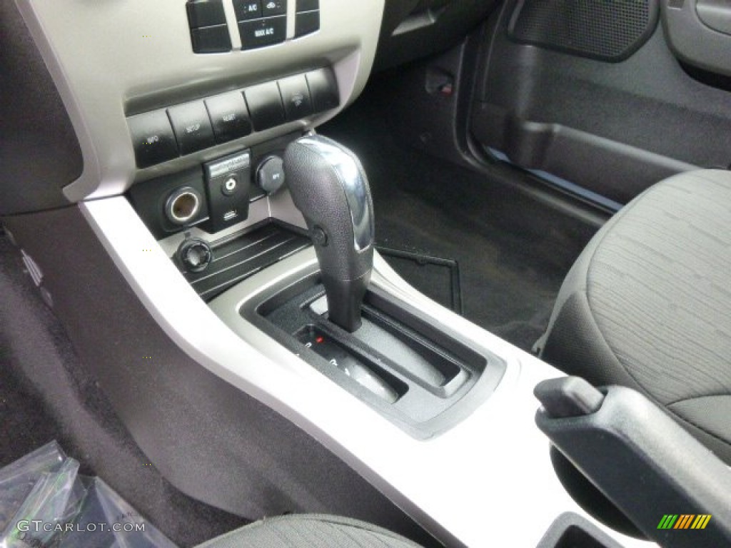 2009 Focus SE Sedan - Light Ice Blue Metallic / Charcoal Black photo #17