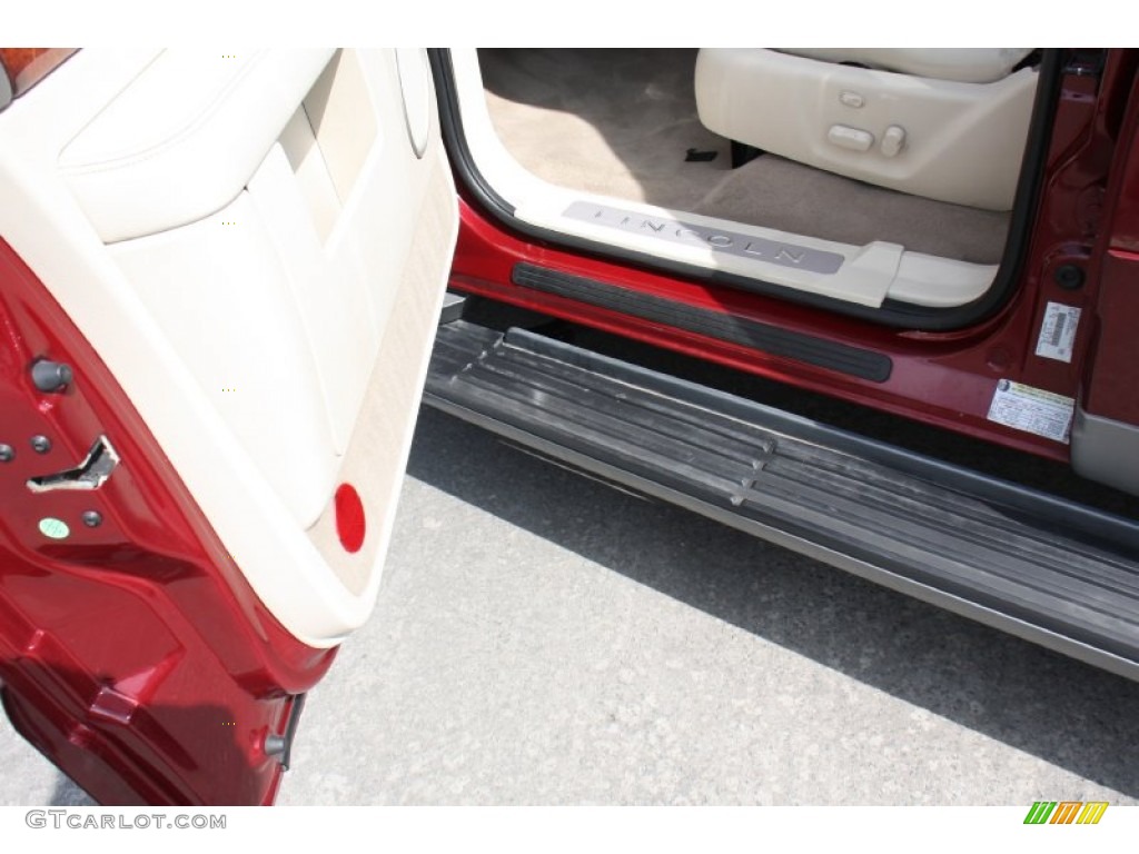 2004 Navigator Luxury - Merlot Red Metallic / Light Parchment photo #38