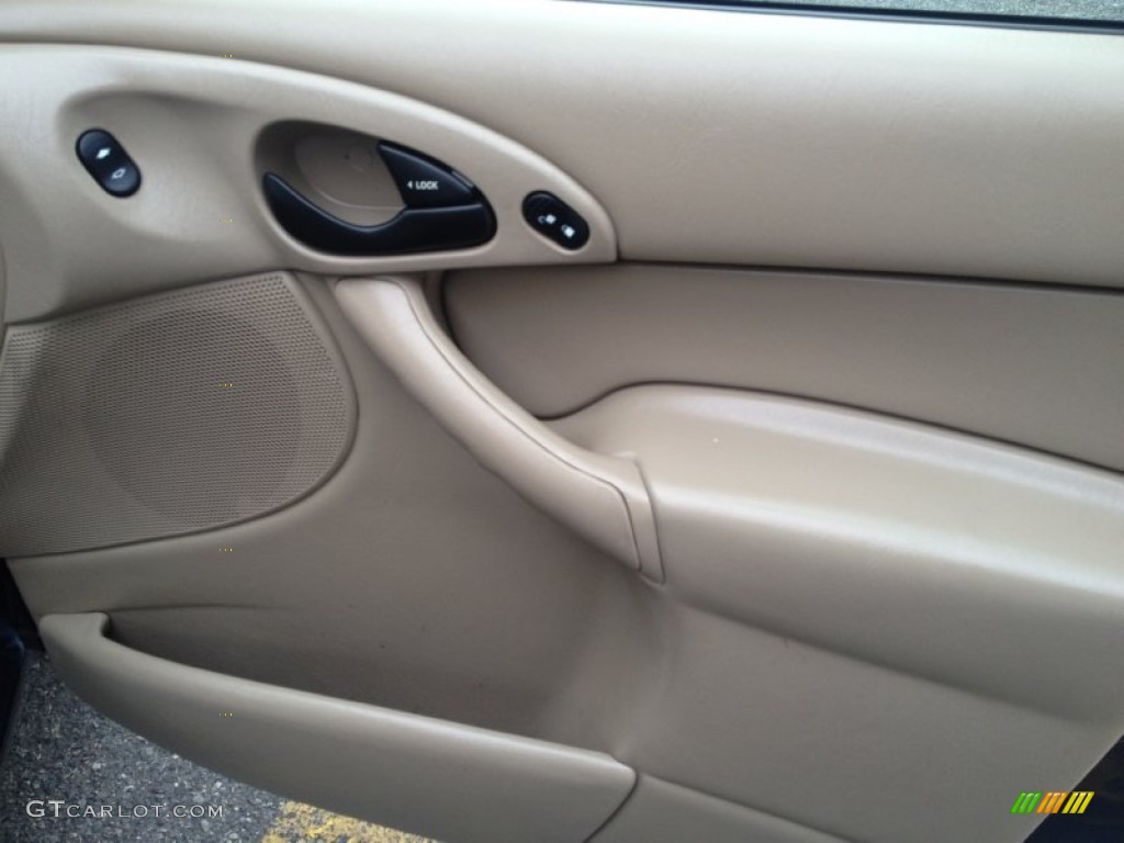 2004 Focus ZTS Sedan - Twilight Blue Metallic / Medium Parchment photo #9