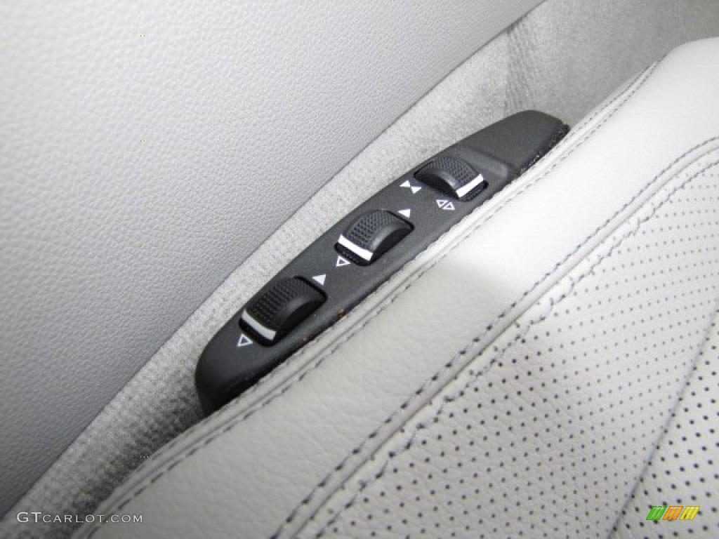 2011 Mercedes-Benz E 550 Cabriolet Controls Photo #91310096