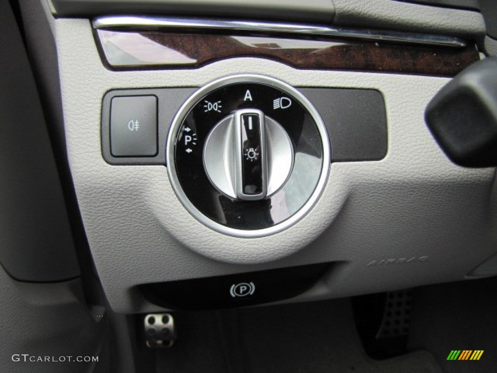 2011 Mercedes-Benz E 550 Cabriolet Controls Photo #91310190