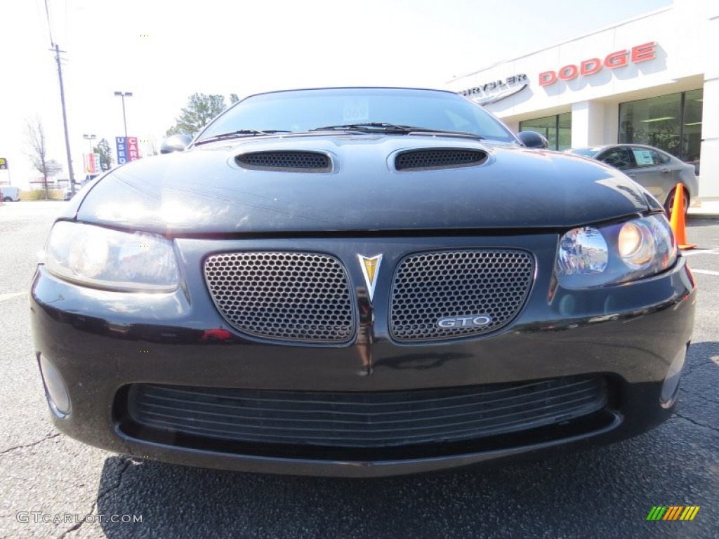 2006 GTO Coupe - Phantom Black Metallic / Red photo #2