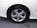 Super White - Camry SE Photo No. 15