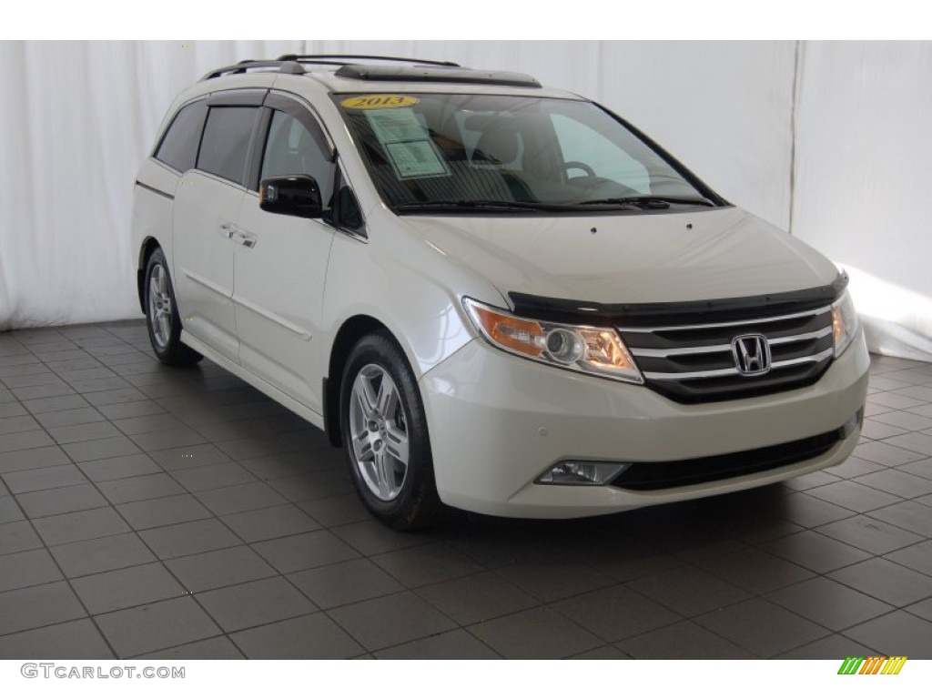 White Diamond Pearl Honda Odyssey