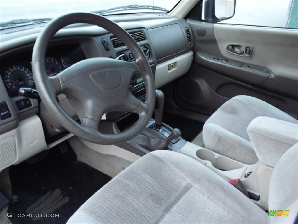 Gray Interior 2001 Mitsubishi Montero Sport XLS 4x4 Photo #91333060