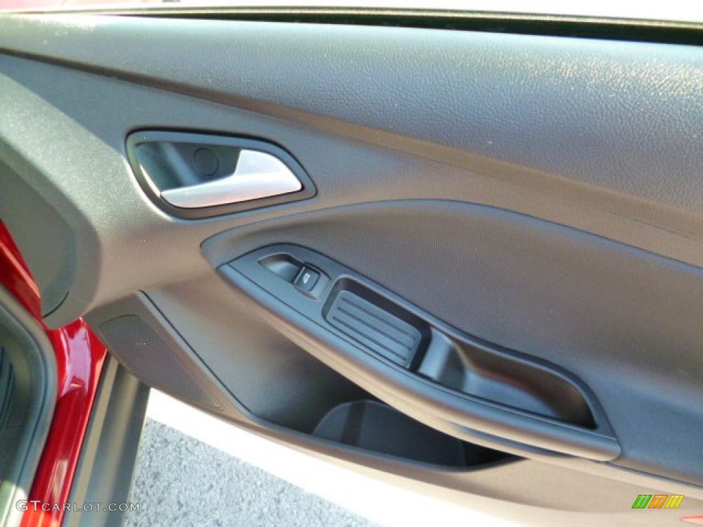 2014 Focus SE Hatchback - Ruby Red / Medium Light Stone photo #11