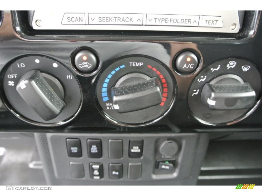 2008 Toyota FJ Cruiser Standard FJ Cruiser Model Controls Photo #91346658