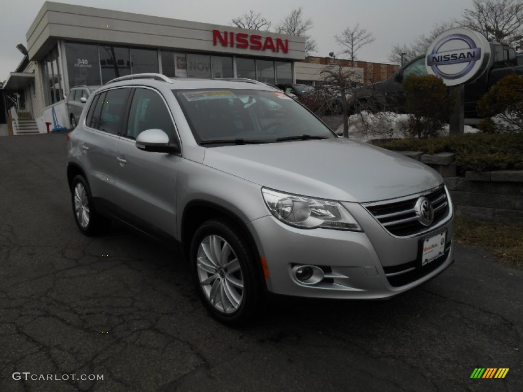 2011 Tiguan SE - Reflex Silver Metallic / Charcoal photo #1