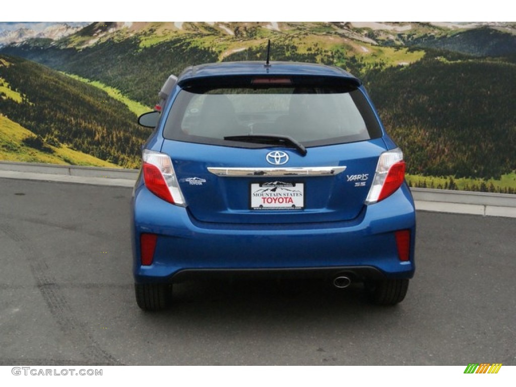 2014 Yaris SE 5 Door - Blazing Blue Pearl / Dark Gray photo #4