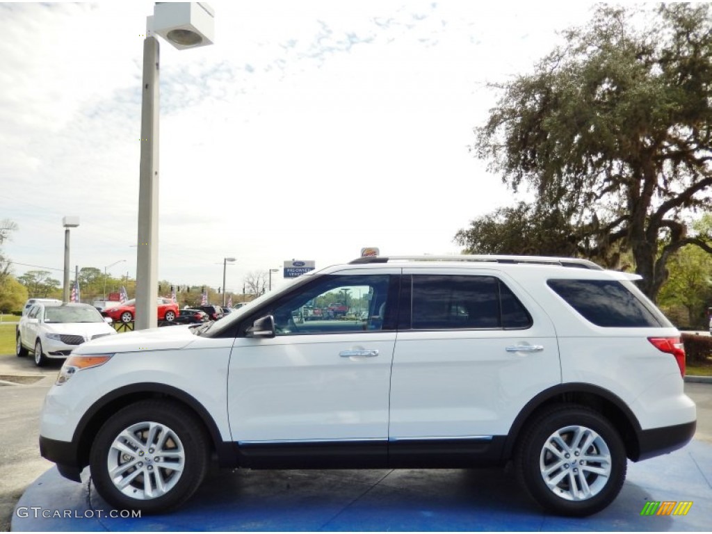 2014 Explorer XLT - Oxford White / Medium Light Stone photo #2