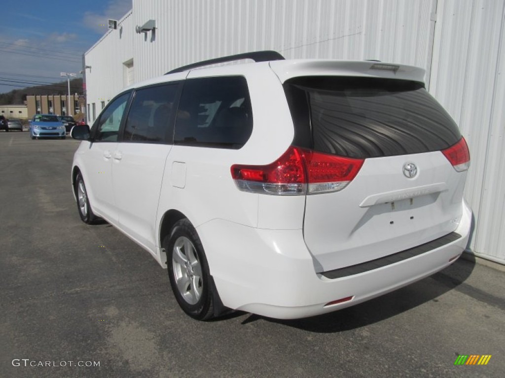 2011 Sienna LE - Super White / Light Gray photo #4