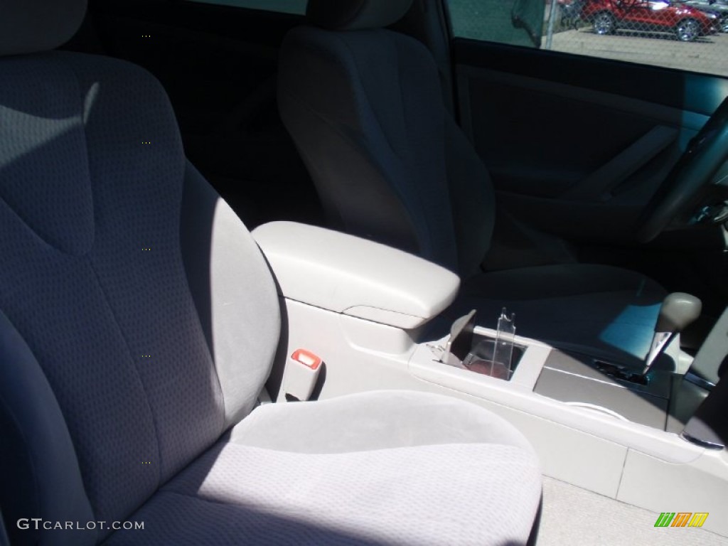 2011 Camry LE - Magnetic Gray Metallic / Bisque photo #25