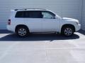 Super White - Highlander V6 4WD Photo No. 3