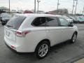 2014 Diamond White Pearl Mitsubishi Outlander SE  photo #7