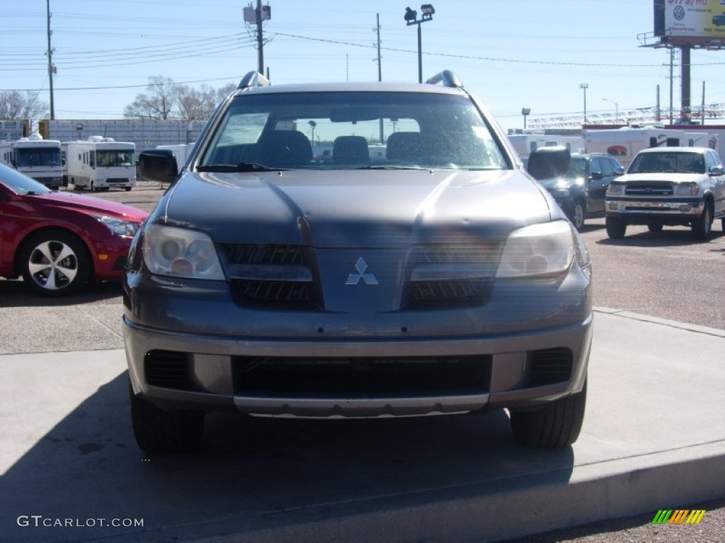 2005 Outlander LS AWD - Graphite Gray / Charcoal photo #17