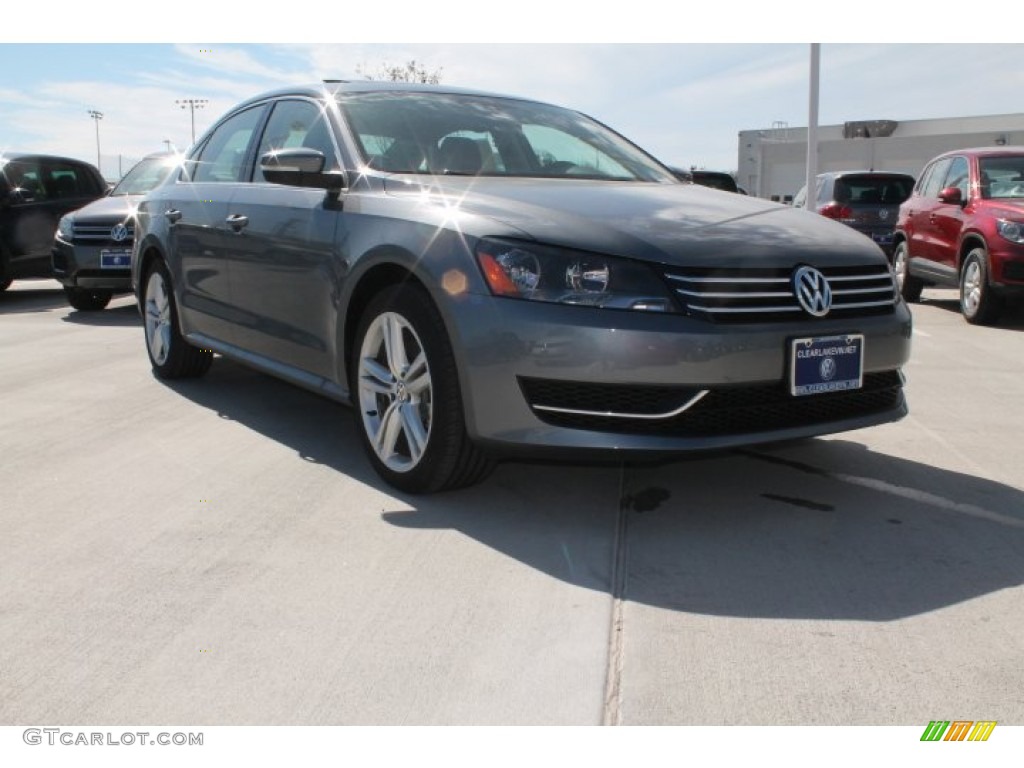 2014 Passat 2.5L SE - Platinum Gray Metallic / Titan Black photo #1