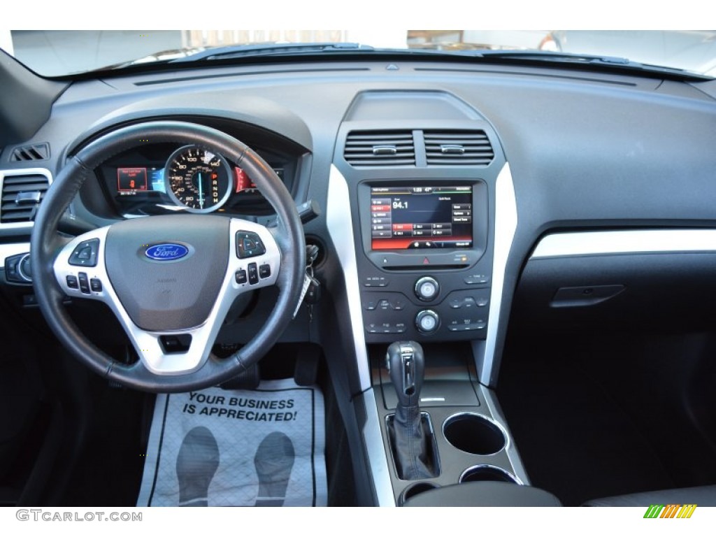 2011 Ford Explorer XLT Dashboard Photos