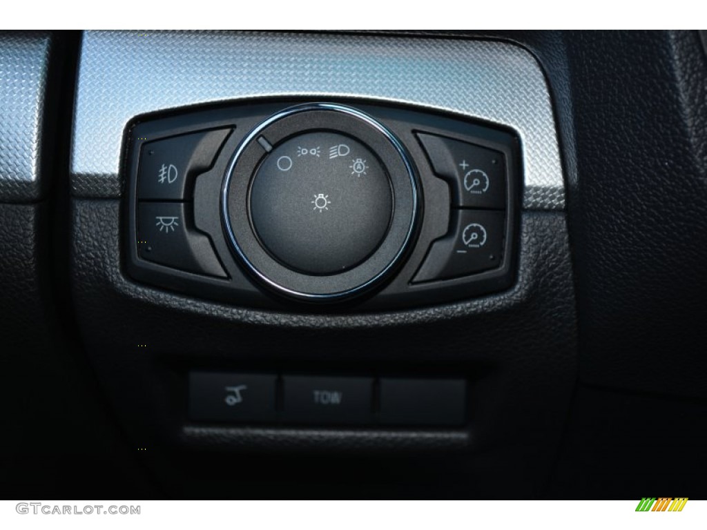 2011 Ford Explorer XLT Controls Photos