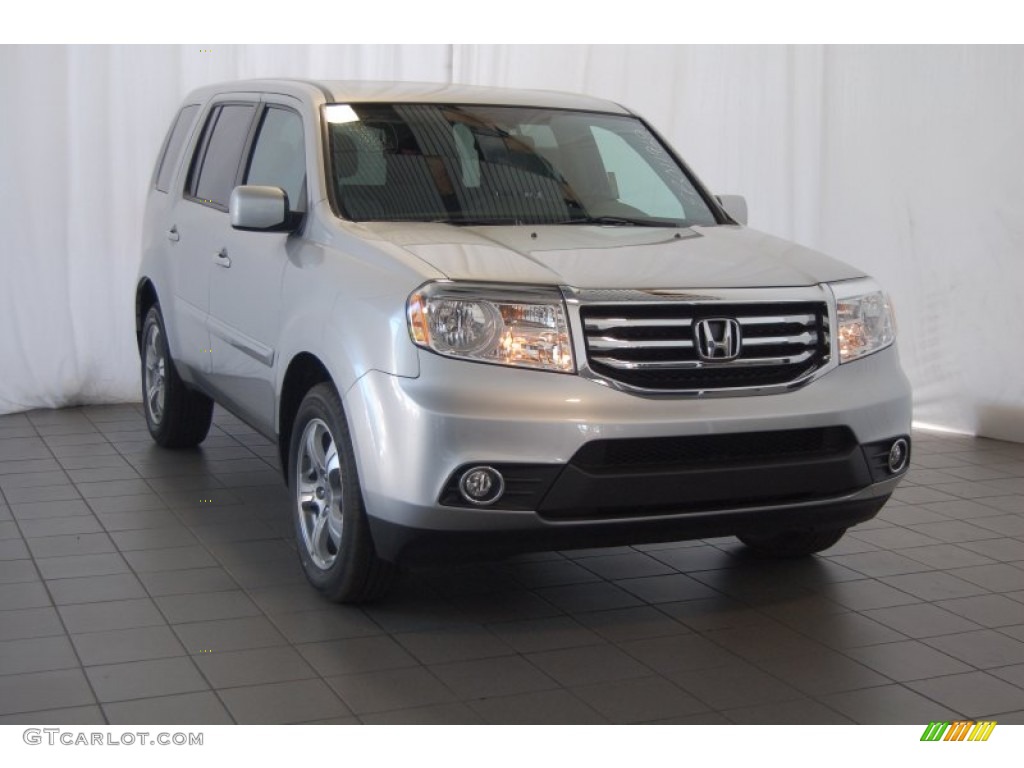 Alabaster Silver Metallic Honda Pilot