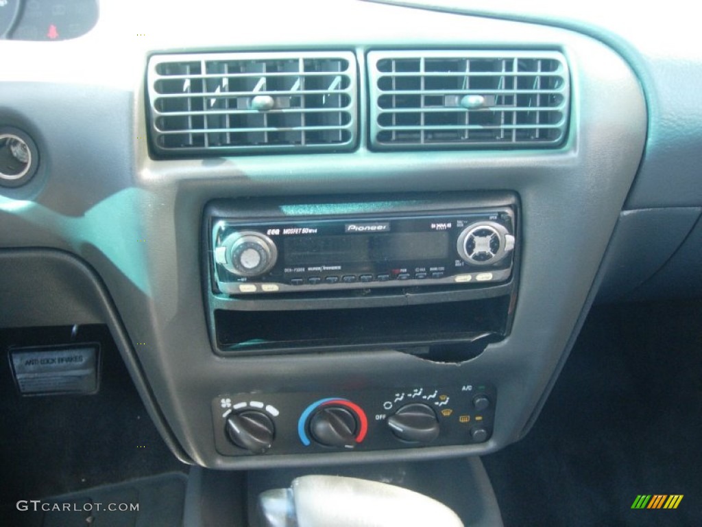 2001 Cavalier Coupe - Bright Red / Graphite photo #4