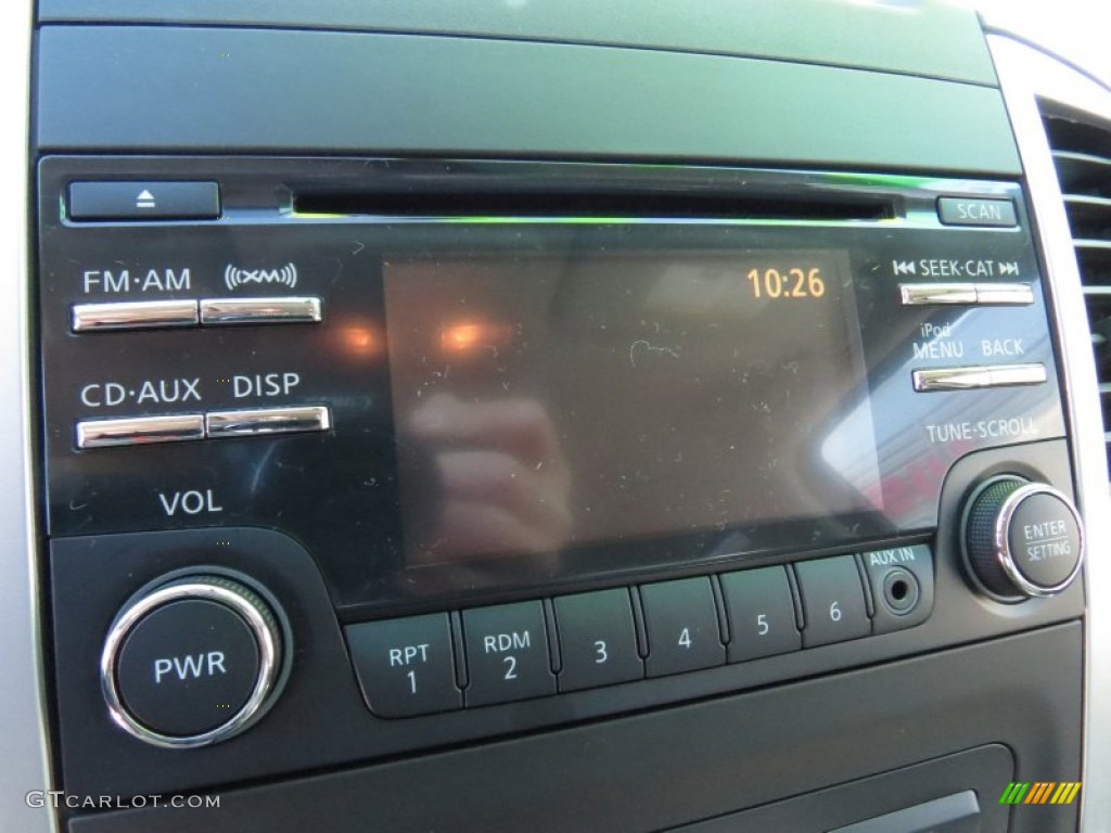 2014 Nissan Frontier SV Crew Cab Controls Photos