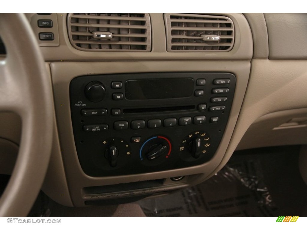 2006 Ford Taurus SE Controls Photos