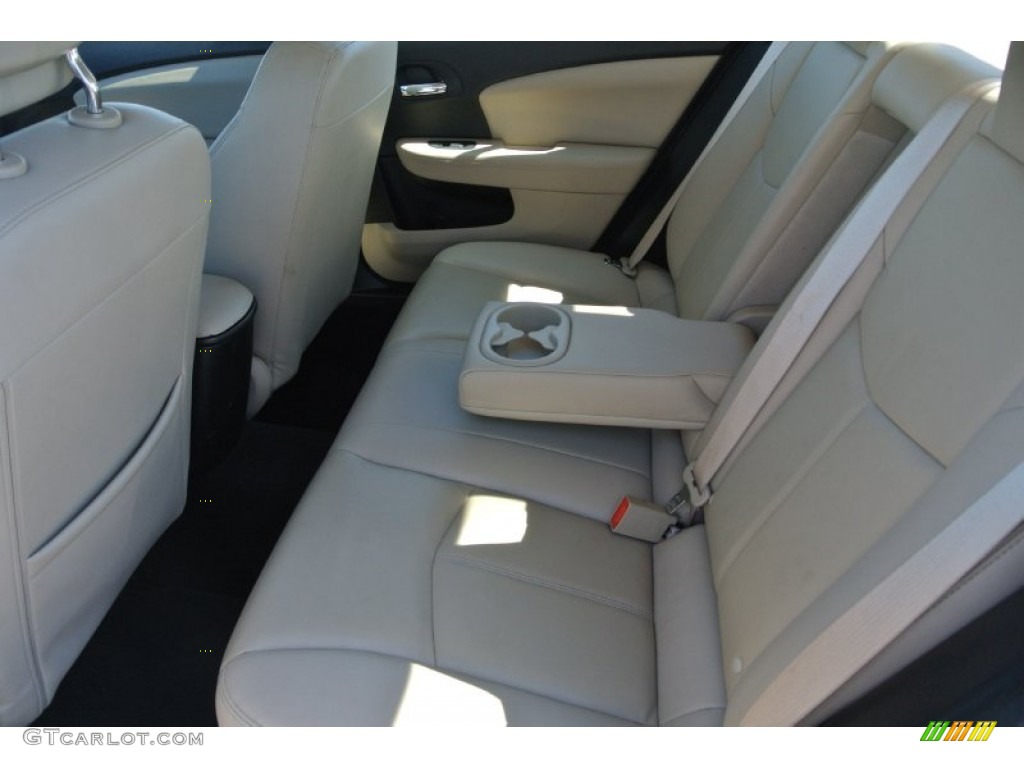 2011 200 Limited - Bright Silver Metallic / Black/Light Frost Beige photo #18