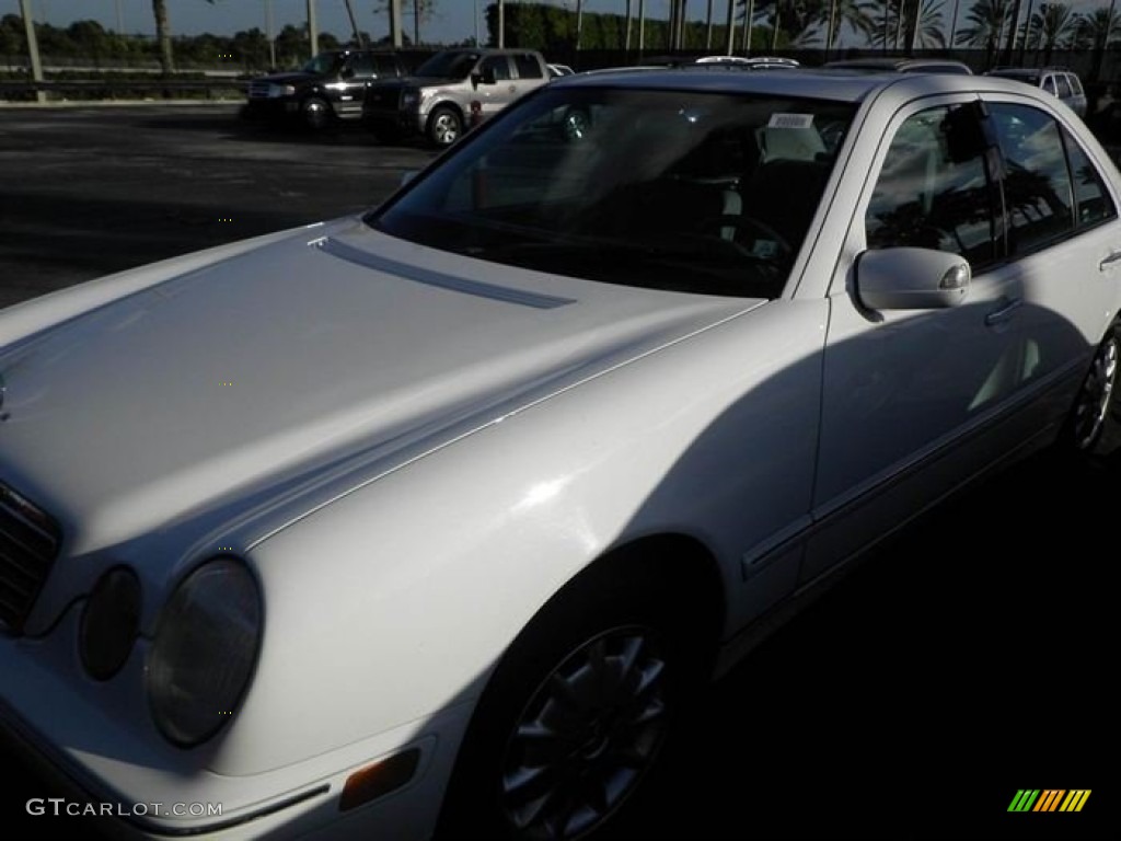 2000 E 320 Sedan - Glacier White / Charcoal photo #1