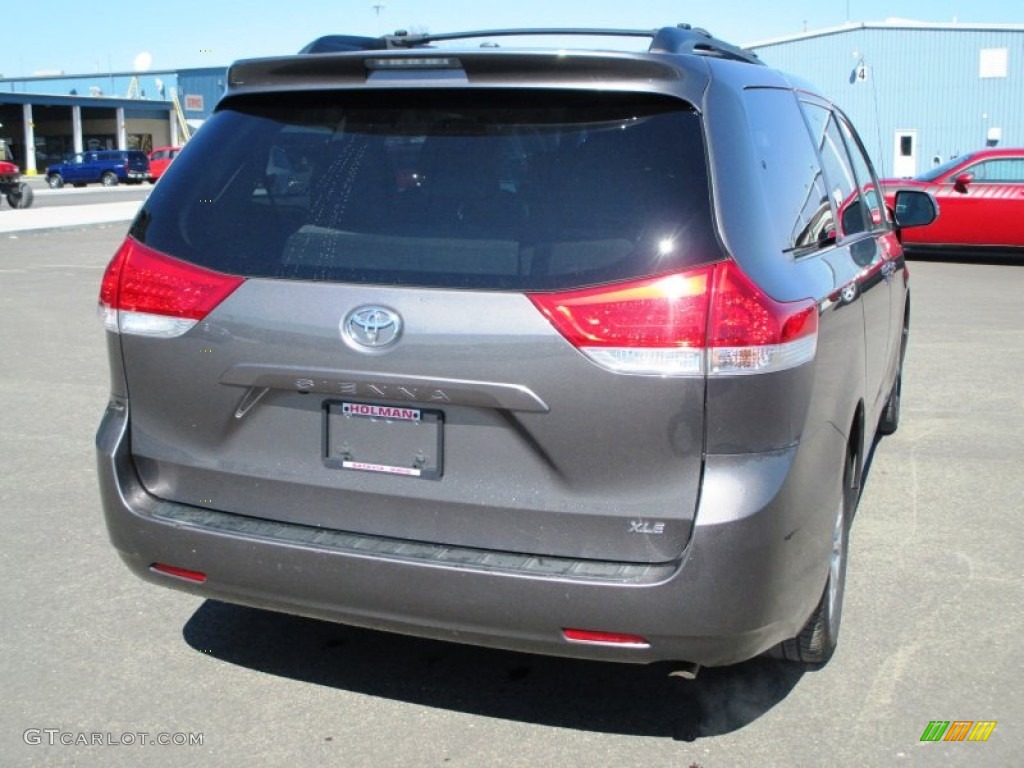 2011 Sienna XLE - Predawn Gray Mica / Bisque photo #37