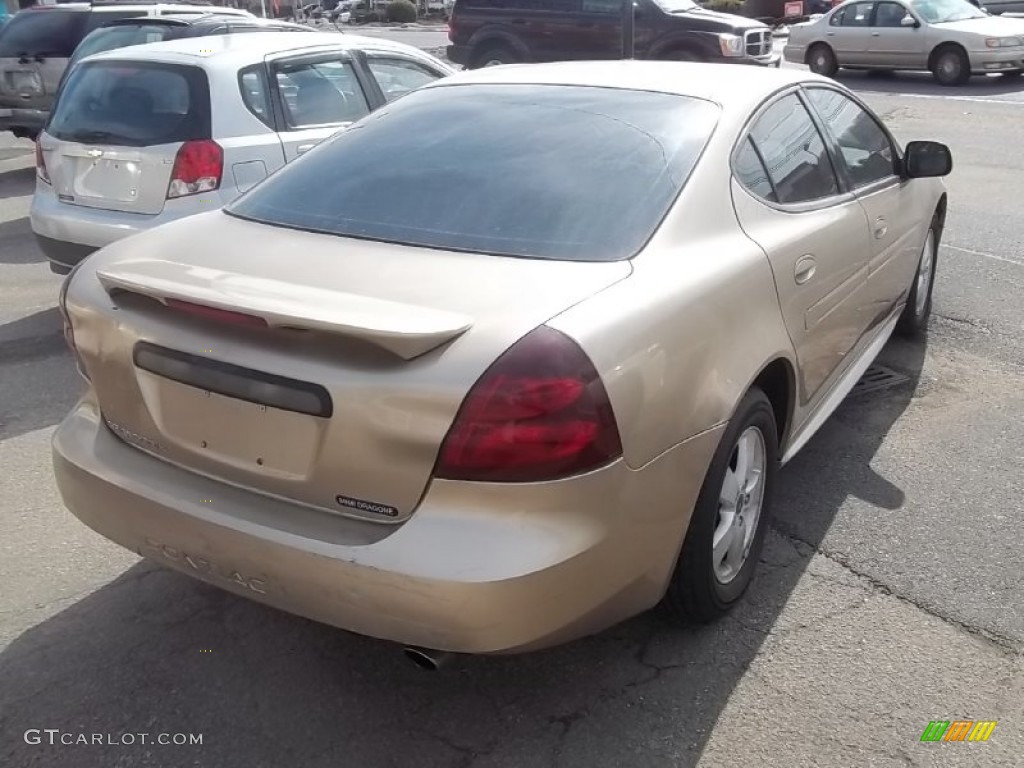 2005 Grand Prix Sedan - Sedona Beige Metallic / Parchment/Dark Pewter photo #4