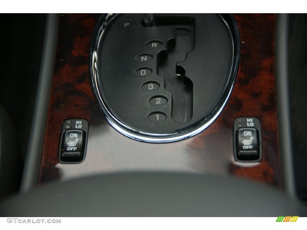 2003 Oldsmobile Aurora 4.0 Controls Photos