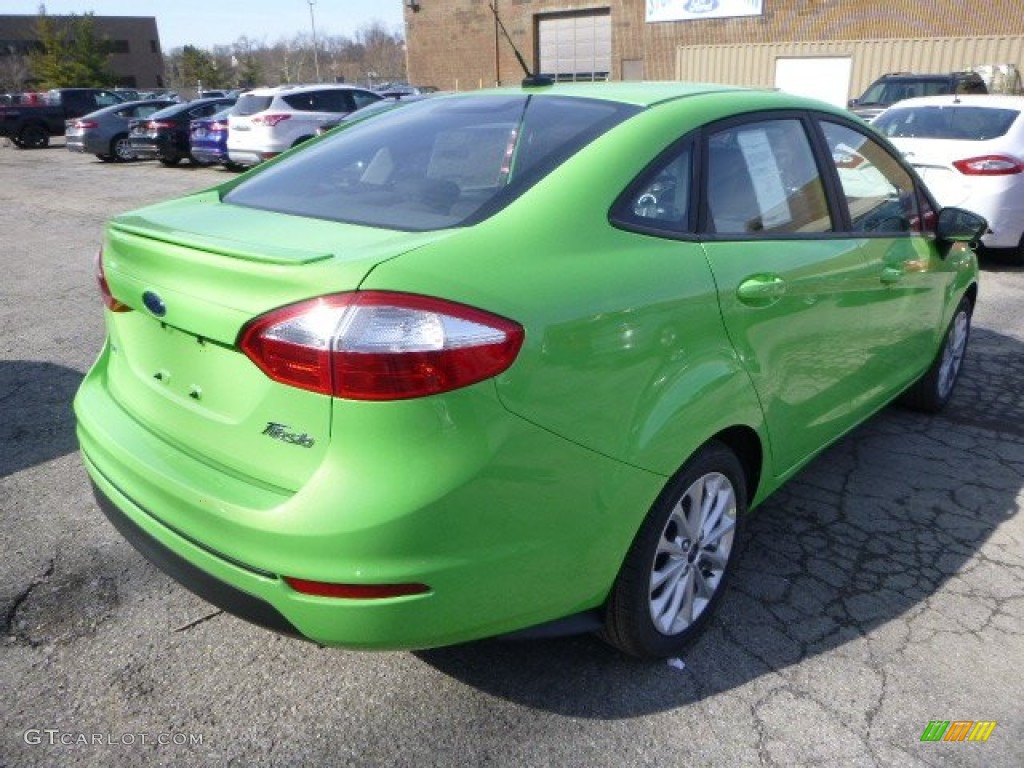 2014 Fiesta SE Sedan - Green Envy / Charcoal Black photo #2