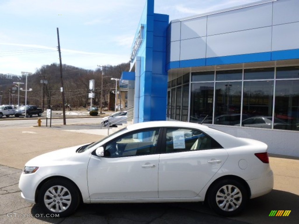 2010 Forte EX - Clear White / Coffee photo #5