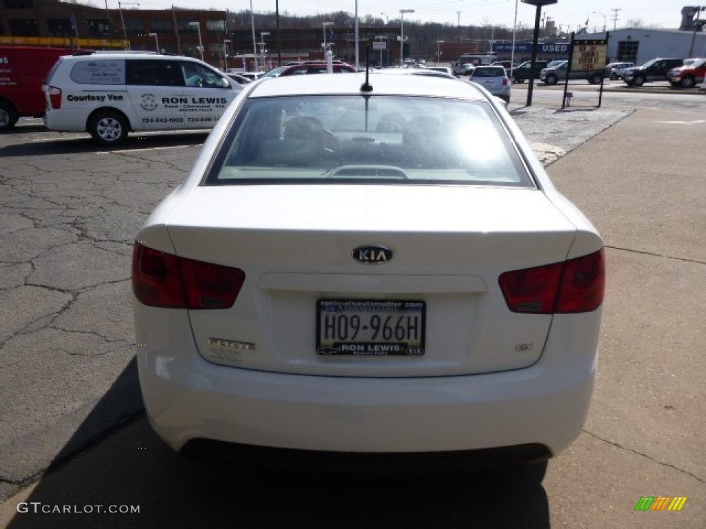 2010 Forte EX - Clear White / Coffee photo #7